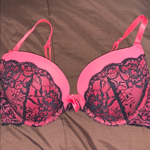 bra. - Picture 1 of 4